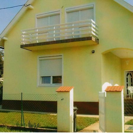 Nora Apartman Διαμέρισμα Balatonfůzfő Εξωτερικό φωτογραφία