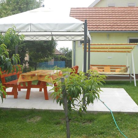 Nora Apartman Διαμέρισμα Balatonfůzfő Εξωτερικό φωτογραφία
