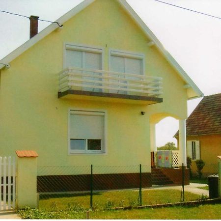 Nora Apartman Διαμέρισμα Balatonfůzfő Εξωτερικό φωτογραφία