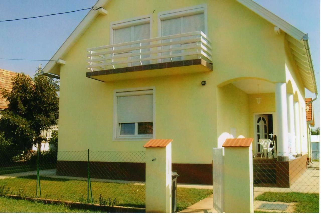 Nora Apartman Διαμέρισμα Balatonfůzfő Εξωτερικό φωτογραφία