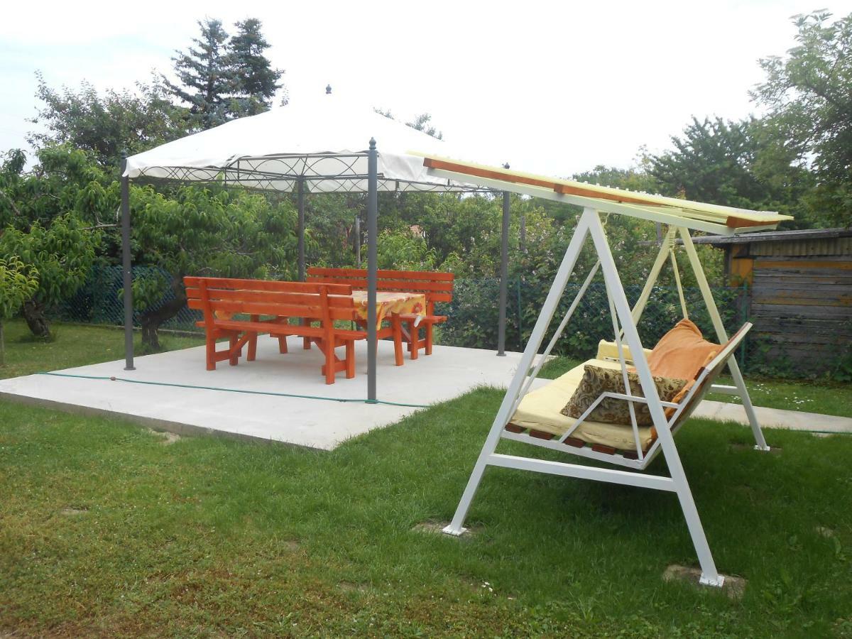 Nora Apartman Διαμέρισμα Balatonfůzfő Εξωτερικό φωτογραφία