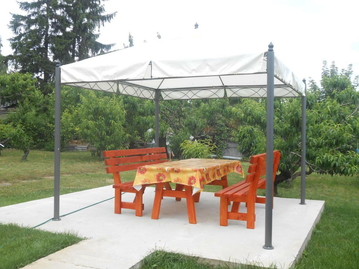 Nora Apartman Διαμέρισμα Balatonfůzfő Εξωτερικό φωτογραφία