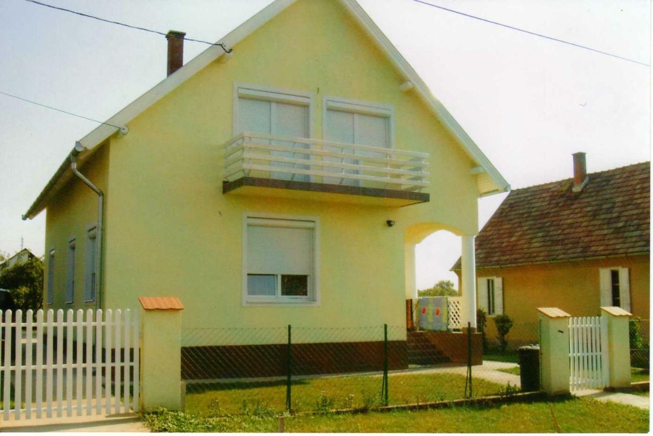 Nora Apartman Διαμέρισμα Balatonfůzfő Εξωτερικό φωτογραφία